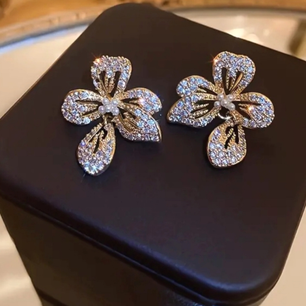 Flower Rhinestone Stud Earrings w/ Faux Pearls - Picture 2 of 3